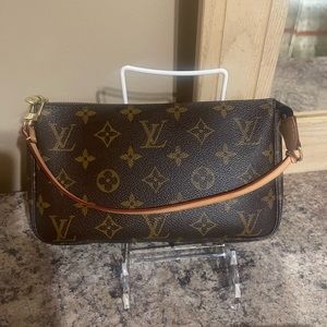 💯 Authentic Vintage Louis Vuitton Pochette Accessoires in Monogram Canvas 🌺🌺